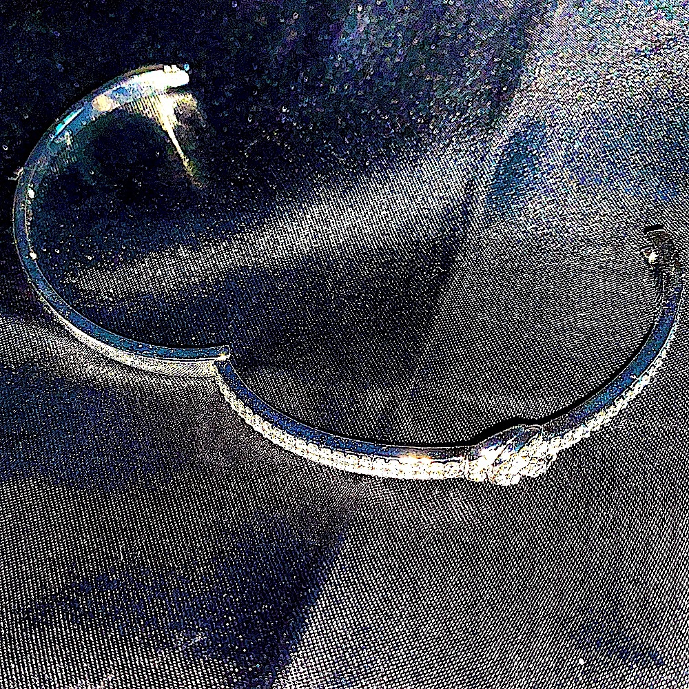 ✨Givenchy - Crystal Pavé Knot Bangle Bracelet✨
NWOT/NO ORIGINAL BOX - Picture 14 of 16